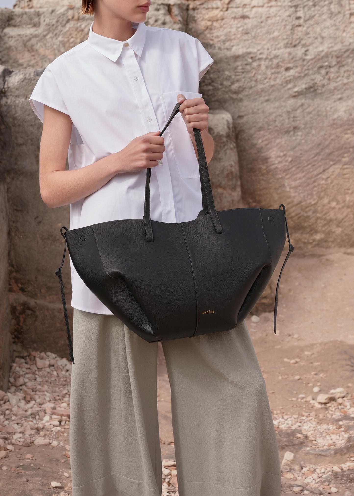 Cyme - Textured Black