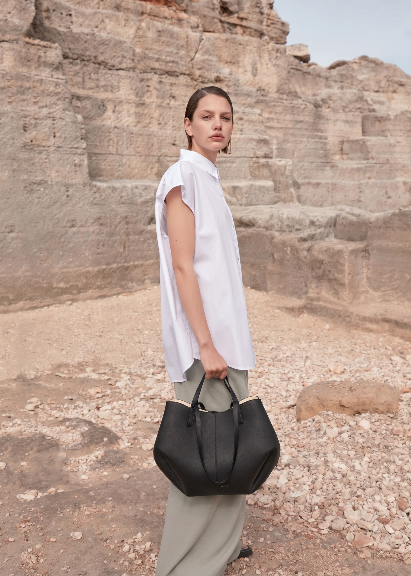Cyme - Textured Black